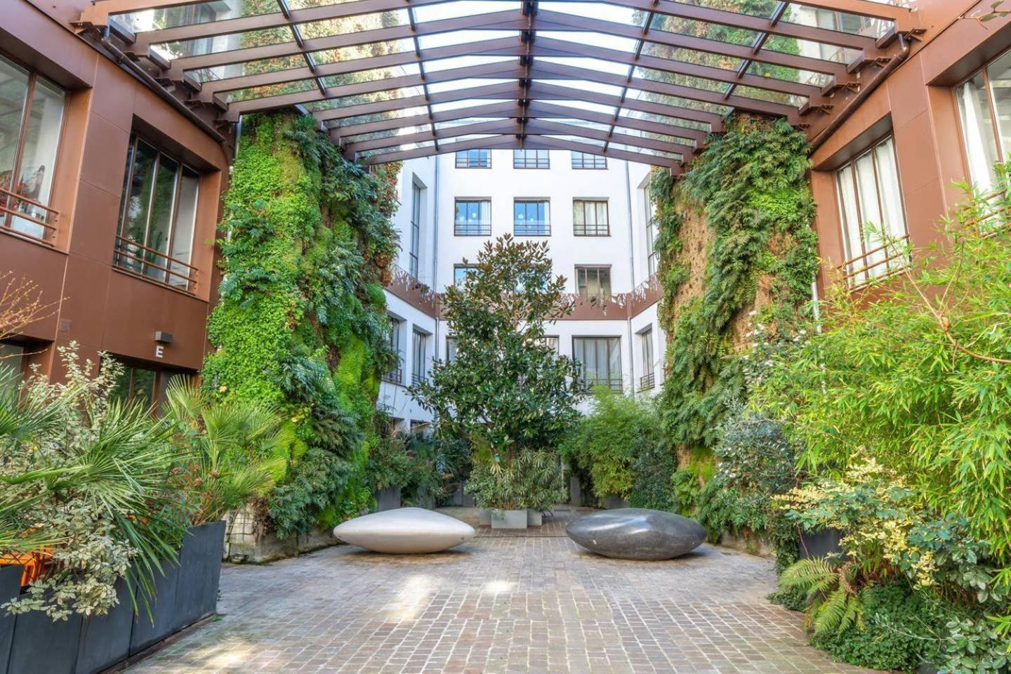 פריז Guestready - Artist Loft With A Vertical Garden מראה חיצוני תמונה